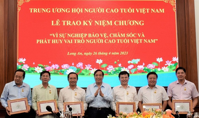 Đoàn công tác của Trung ương Hội NCT Việt Nam làm việc với Tỉnh ủy Long An: Kết quả phát triển kinh tế - xã hội tại địa phương có sự đóng góp tích cực, quan trọng của NCT